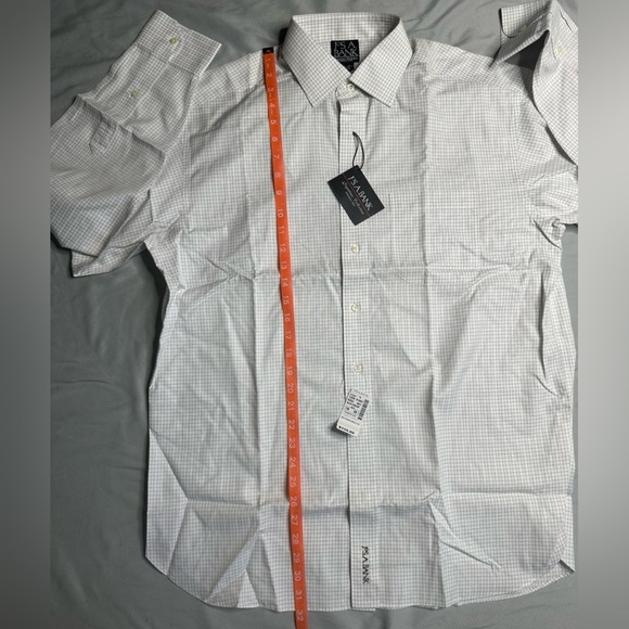 Jos. A. Bank White and Gray Checkered Dress Shirt Signature Collection. - Picture 9 of 11